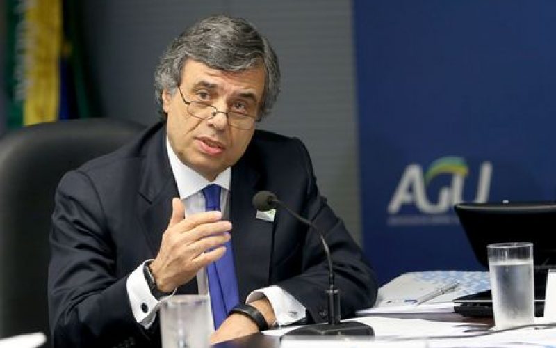 Brasília - O presidente da Federação Brasileira de Bancos (Febraban), Murilo Portugal, durante coletiva na AGU sobre acordo assinado entre poupadores e bancos (Wilson Dias/Agência Brasil)