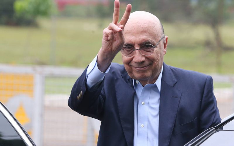 ADAA683  BSB  -  04/02/2018 -  JABURU / MINISTROS -  POLÍTICA  ? Ministro da Fazenda Henrique Meirelles da entrevista ao sair de reunião com o presidente Michel Temer no Palácio do Jaburu, em Brasilia. 
FOTO: ANDRE DUSEK/ESTADAO