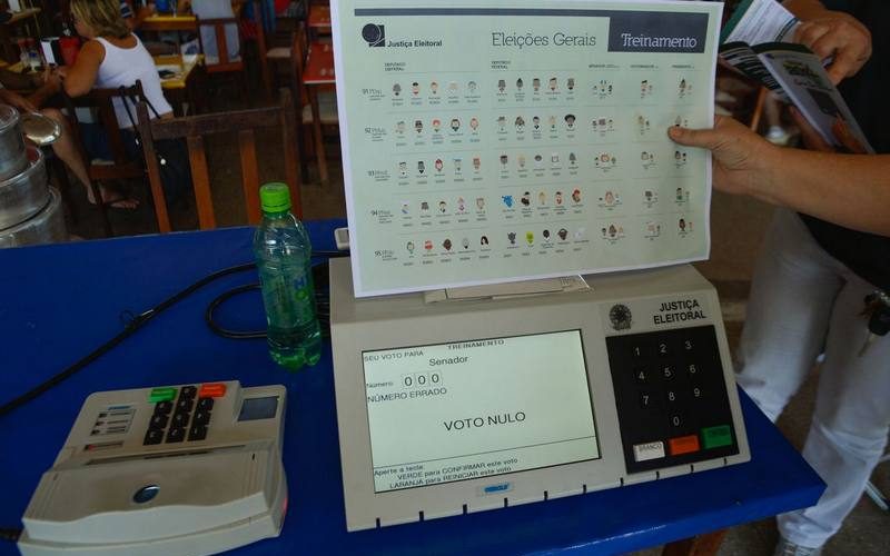 2018-05-26-urna-voto1