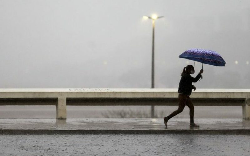 Após 119 dias de seca, volta a chover no DF.