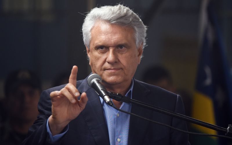 16/05/2019. Crédito: Ed Alves/CB/D.A Press. Brasil. Brasilia  - DF. Cidades. Aulas em escola onde professor foi morto são retomadas. Representantes da escola e da Secretaria de Educação do Estado de Goiás. Na foto o governador de Goias Ronaldo Caiado.