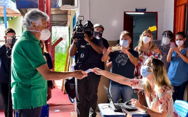 Caiado-recebe-segunda-dose-vacina-contra-covid-191