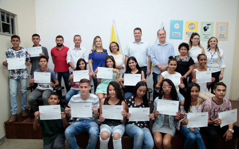 ENTREGA-DE-CERTIFICADOS-NO-FORUM-ENIO-MEDEIROS-26-SITE