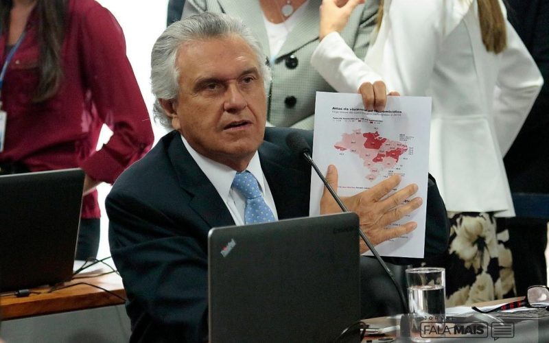 Caiado explicou ainda que o projeto não impede que a vítima de violência ou
sua família acesse o poder Judiciário para requerer indenização do criminoso,
conforme já estabelece a Lei de Execuções Penais (Lei nº 7.210/1984)