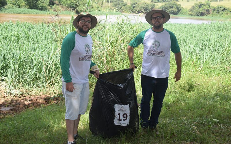 Todos os anos a ação de preservação com a coleta de lixo no Rio das Almas acontece