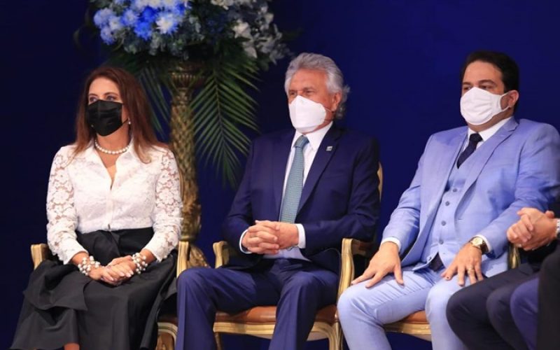 Gracinha-recebe-Comenda-Gomes-de-Souza-Ramos1