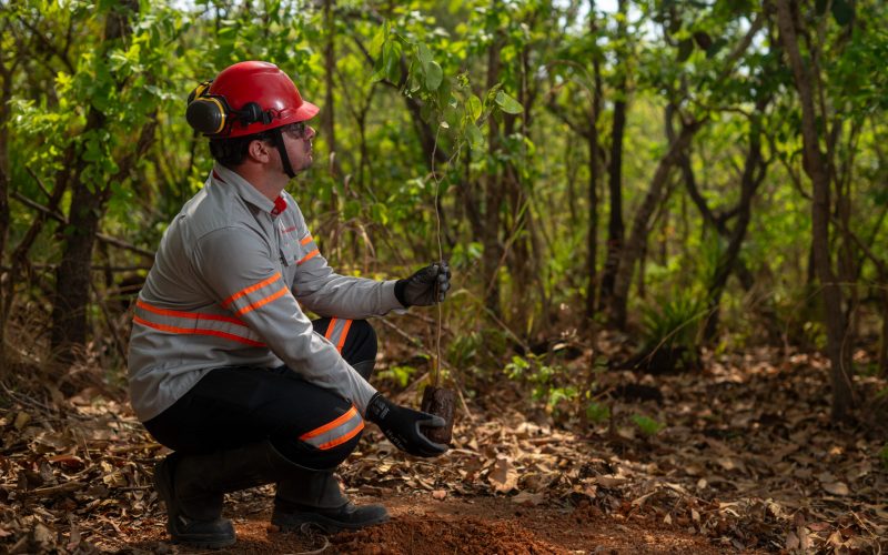 ALTO HORIZONTE, GOIAS. 18 de Outubro de 2025. Frederico Souza Leonel. Lundin Mining.  Meio Ambiente e Comunidades Monitoramento
Ambiental: Ruído
e Atmosféricos em Alto
Horizonte e
Estação
Automática
Abeci.   (Alexandre Rezende / Nitro   Historias Visuais).