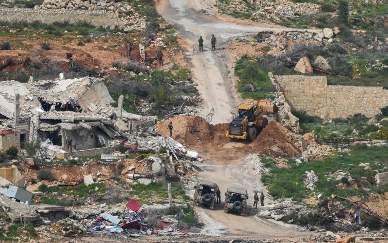 Israeli army forces operate in southern Lebanon near the Israeli border during the ongoing war with Iran and Hezbollah and missile fire toward Israel, March 18, 2026. Photo by Ayal Margolin/Flash90
 *** Local Caption *** איראן
גבול ישראל לבנון
חיזבאללה
איראן
גבול ישראל לבנון
דרום לבנון
חיזבאללה
כוחות צה״ל
לבנון
מבצע צבאי
פעילות צבאית
צבא
צפון הארץ
ירי טילים
שאגת הארי
מלחמה