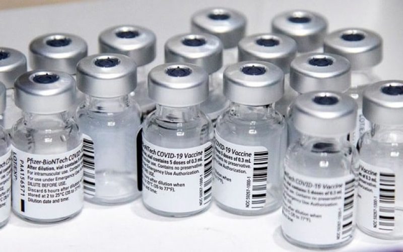 Vacina-Pfizer-min