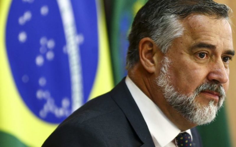 O ministro da Secretaria de Comunicação, Paulo Pimenta, o presidente, durante café da manhã com jornalistas setoristas, no Palácio do Planalto.