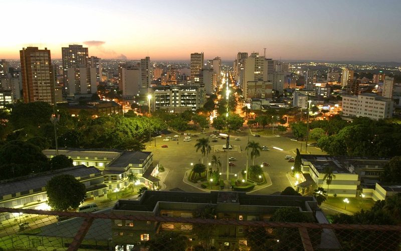 Brasil, Goiânia, GO. 22/11/2006. Vista noturna da Praça Cívica e, ao fundo, a Avenida Goiás, no centro da  cidade de Goiânia (GO). - Crédito:CARLOS COSTA/FOCAL/AE/Codigo imagem:30756