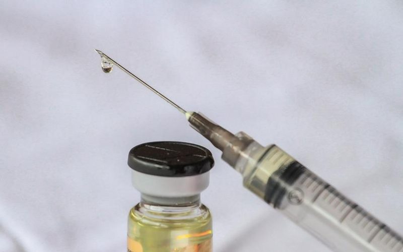 medica-diz-que-desafio-sera-superar-desinformacao-das-vacinas-contra-o-coronavir