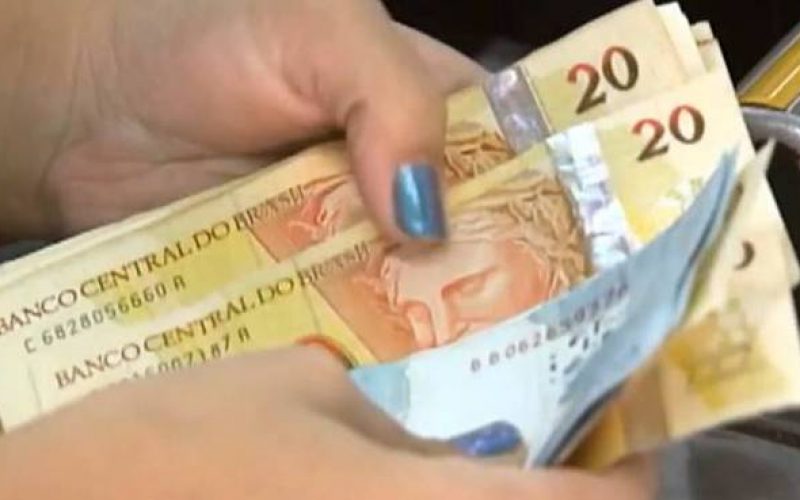 pros-e-contras-de-antecipar-o-13-salario-11052021150141712